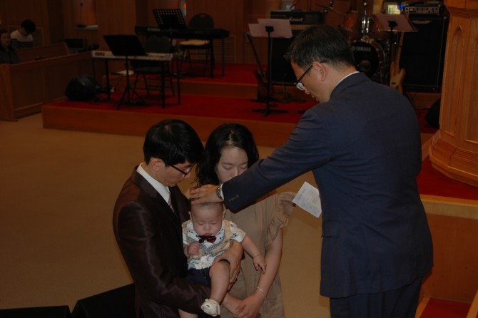 아기 첫 출석 축복기도 김건호, 배효숙 집사의 '태호'아기 